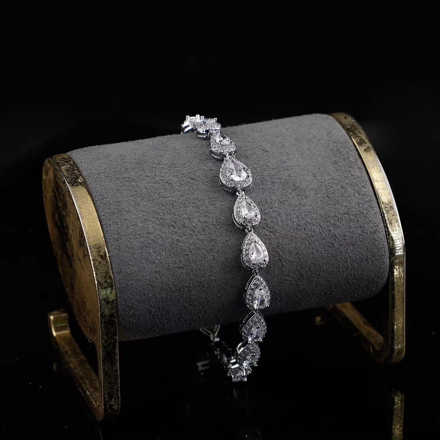 HEARTBREAK BRACELET (SILVER)
