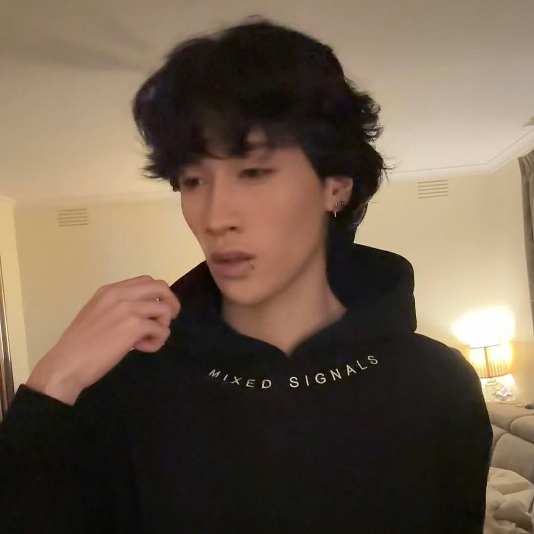 FLICKERING HEART HOODIE