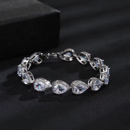 FLICKERING HEART BRACELET (CLEAR)