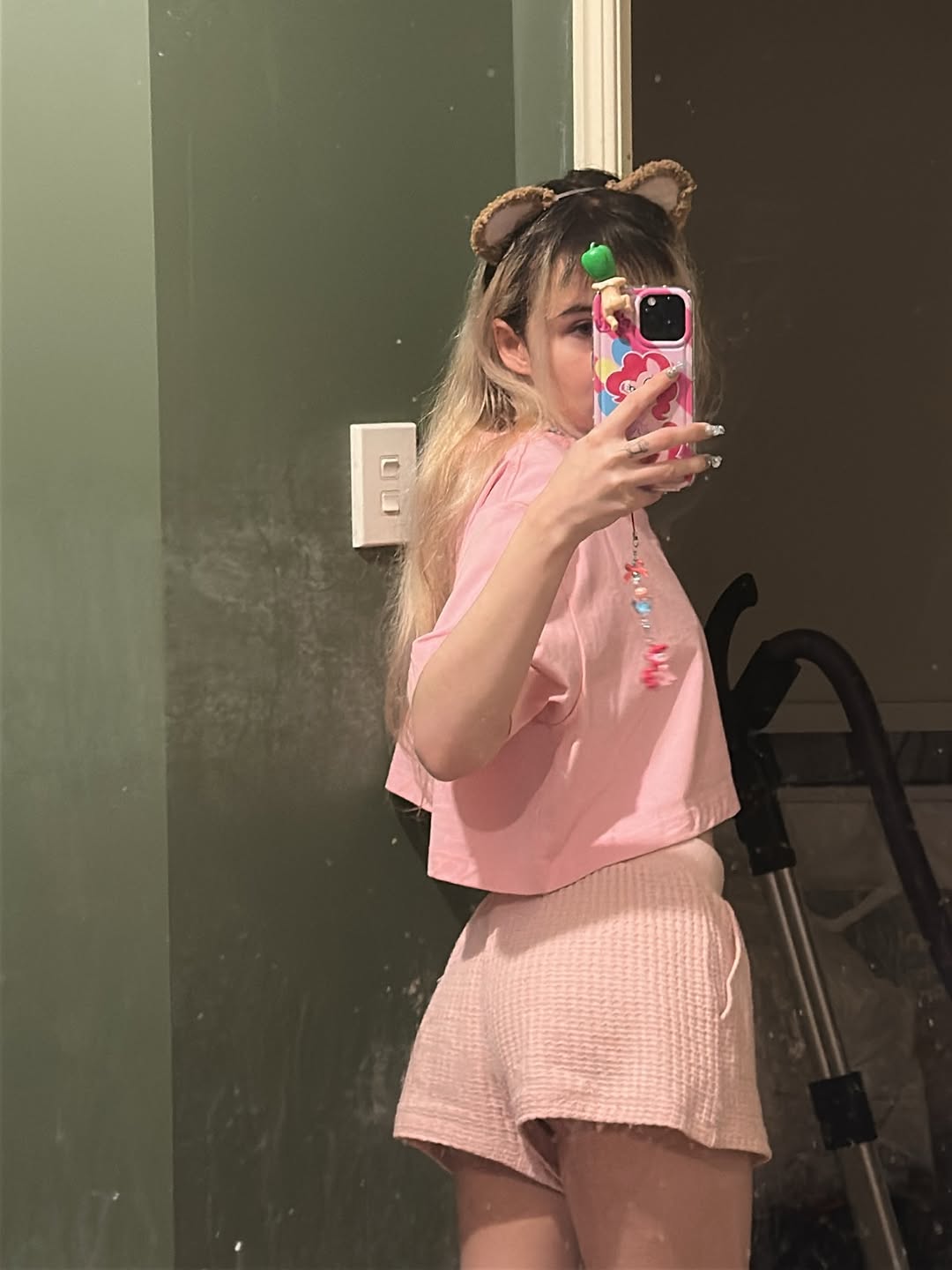 SPLIT PERSONALITY BEAR CROP - PINK