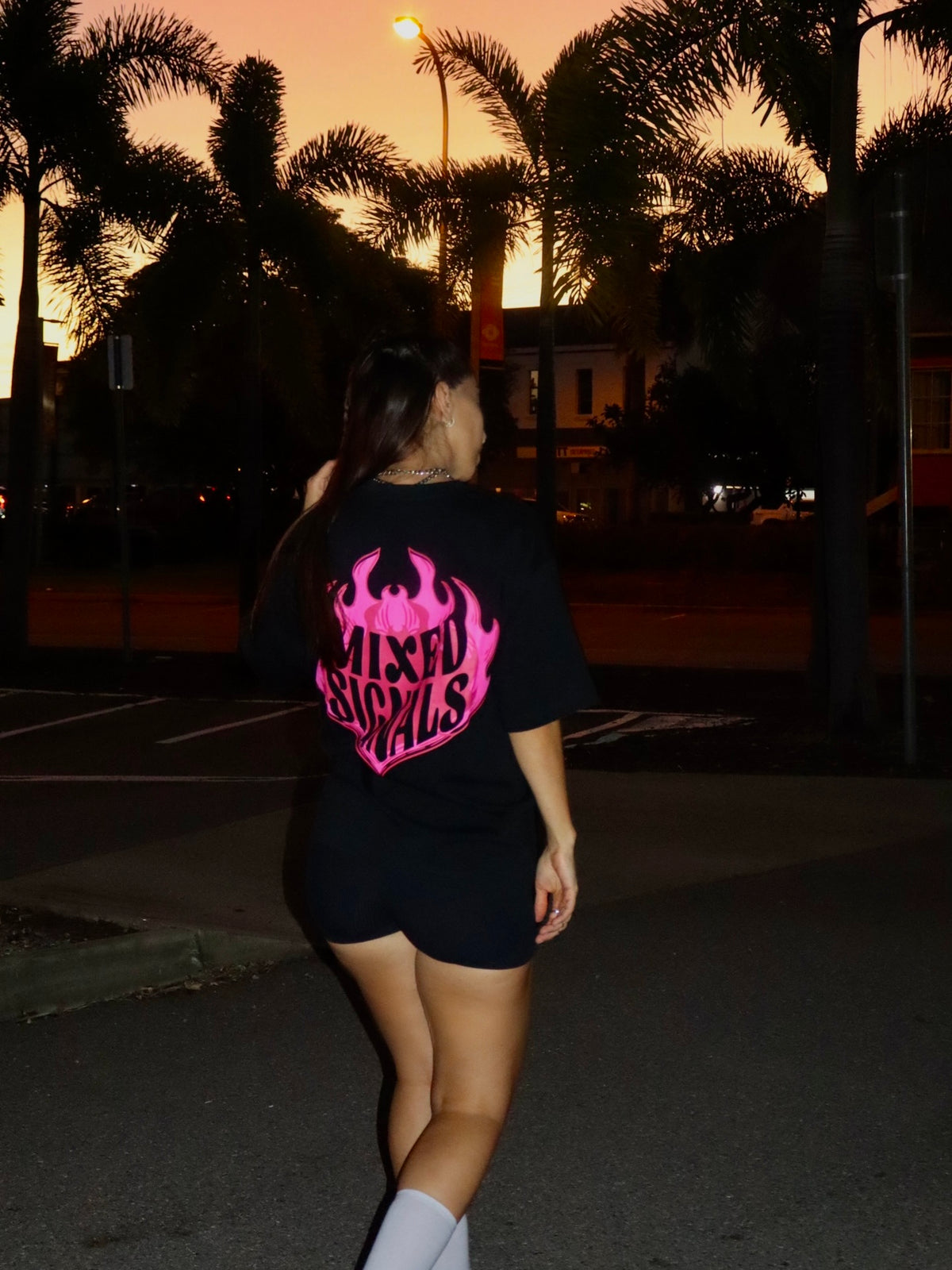 FLICKERING HEART SHIRT - BLACK
