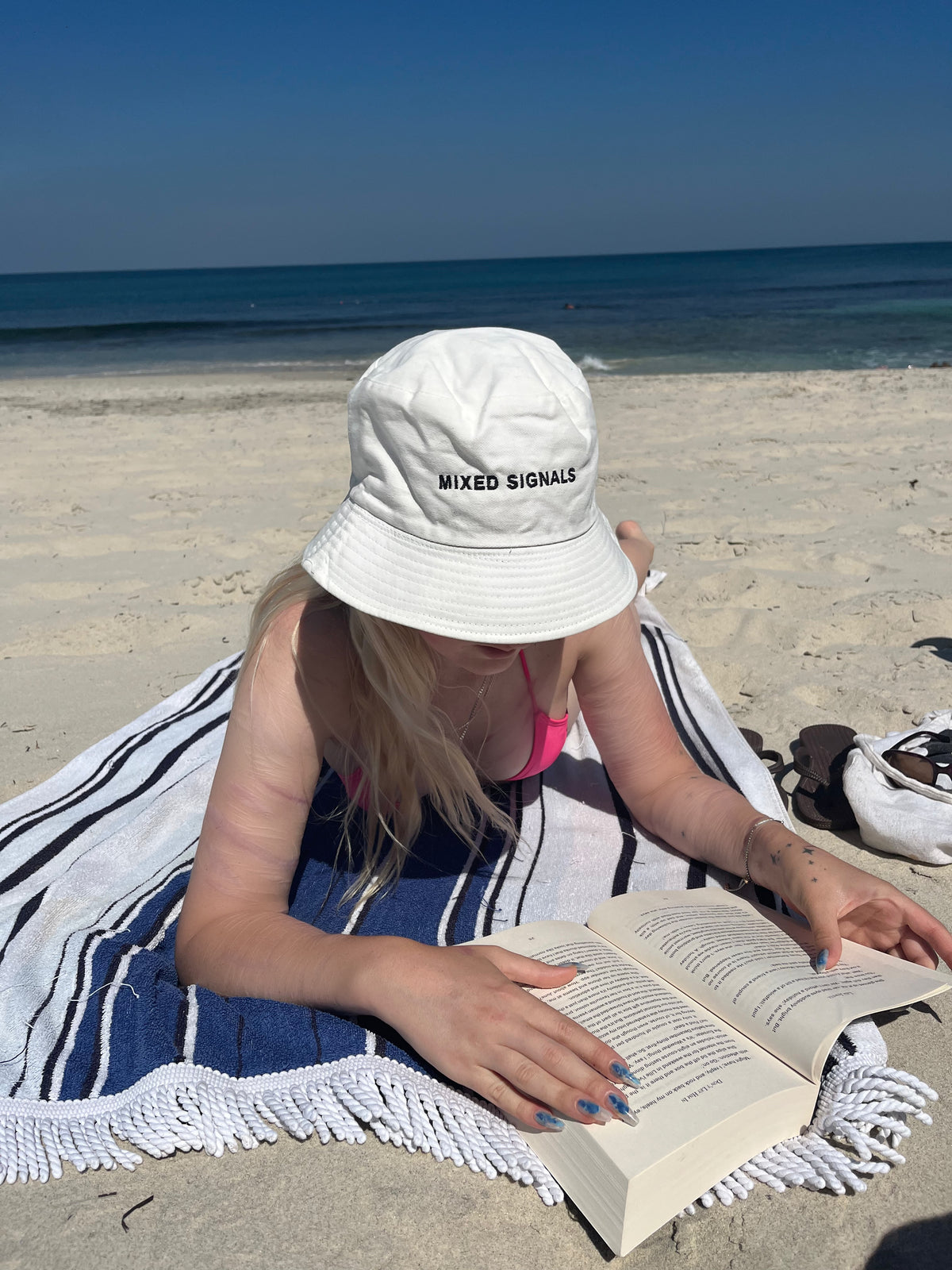 BLANC BUCKET HAT